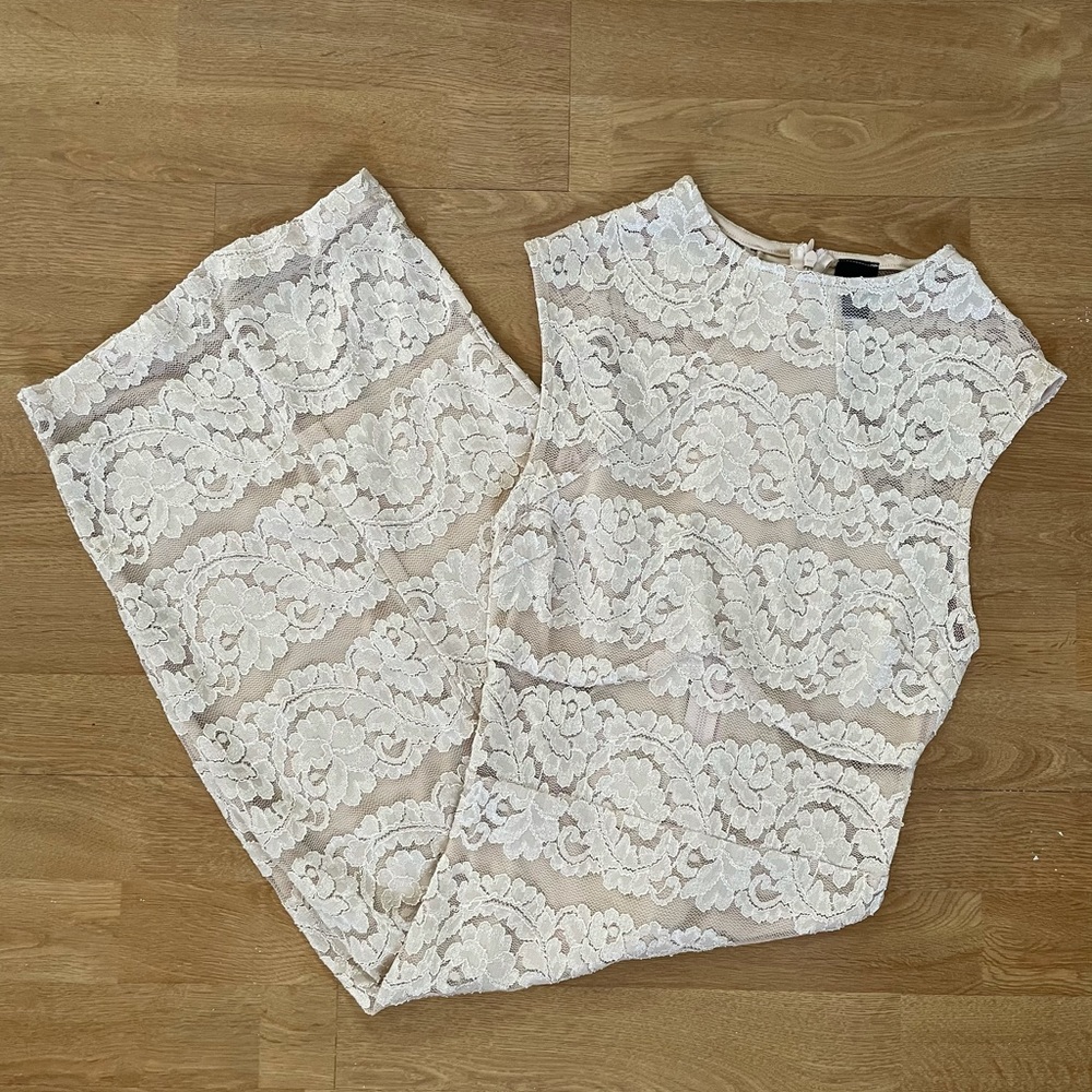 Sleeveless Lace Dreas